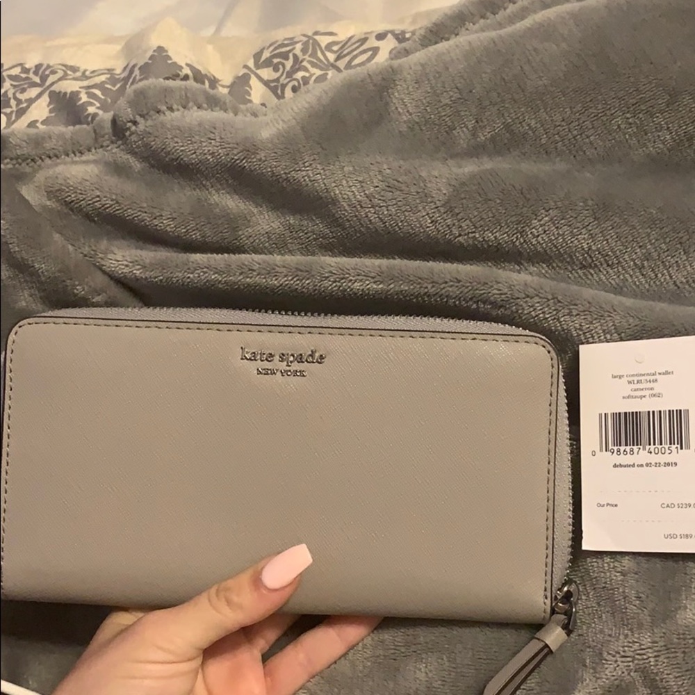 Kate spade silver / gray wallet NWT